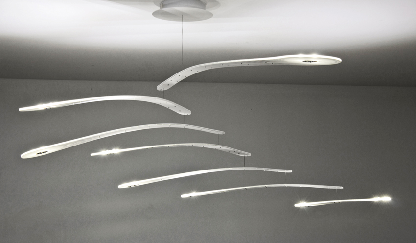 Lampara Equilibrium en Casa FOA - movil luminico - LED - acrilico - by Alela - luminous mobile Calder kind